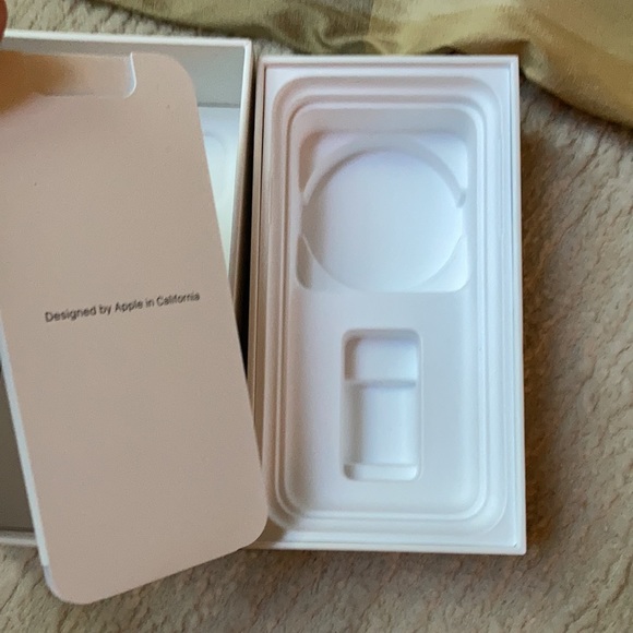 Like new I Phone box - Picture 3 of 9